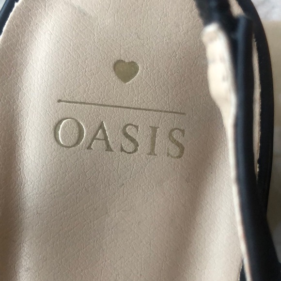 Oasis Woven Heeled Sandal - Picture 8 of 11